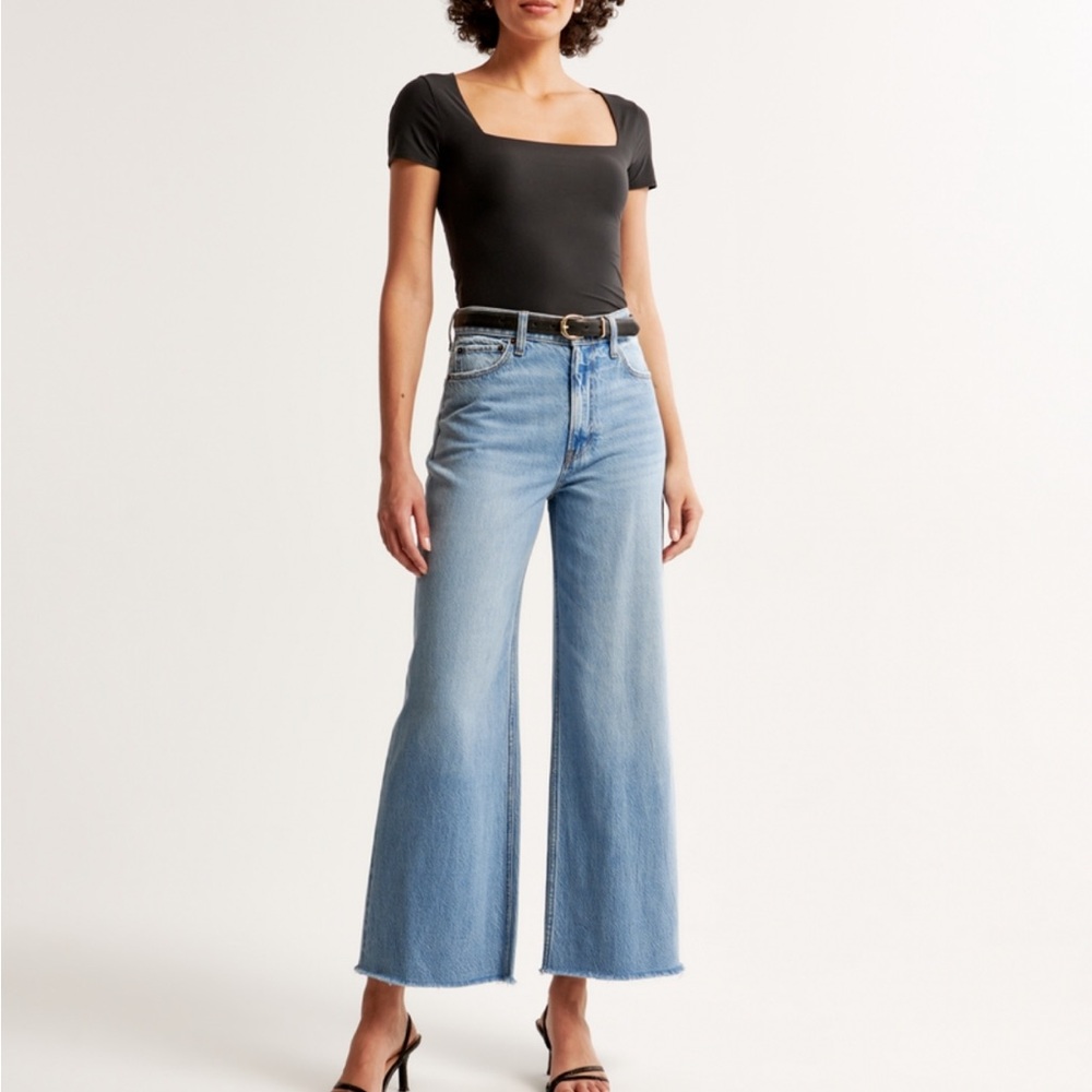 Light Blue Wide-Leg Women's Jeans